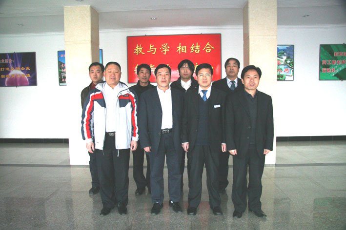 6375529047272799154152589