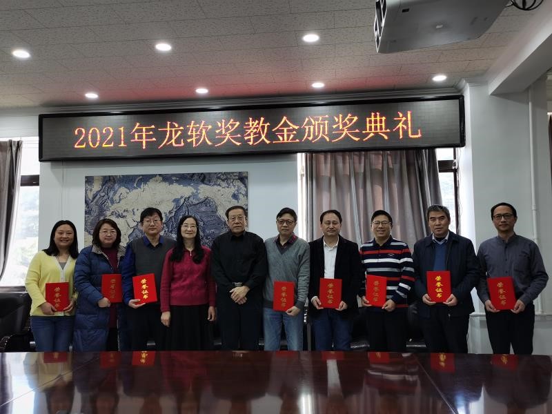 6377475776451910843617312